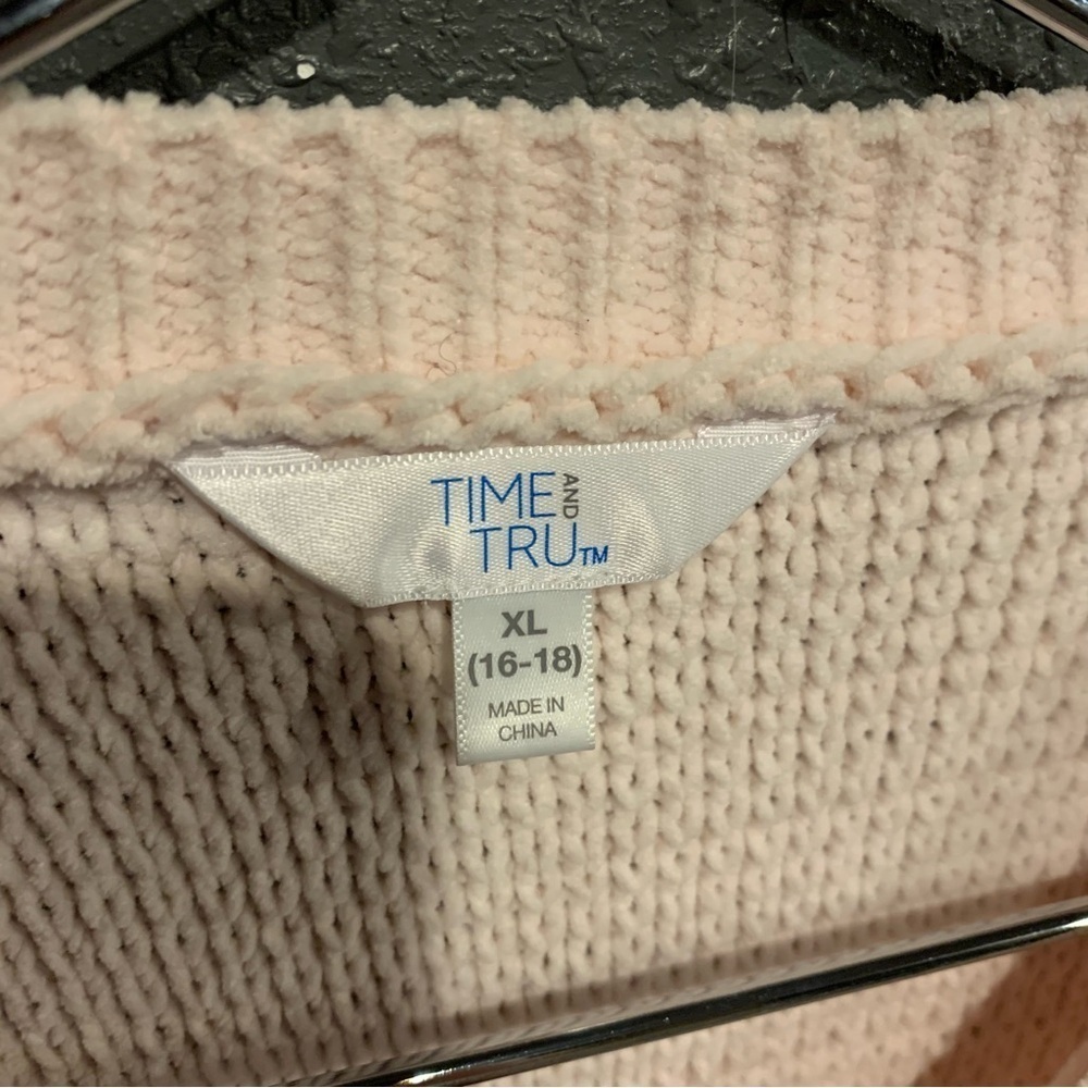 Women’s Time & Tru Sweater - Picture 3 of 5